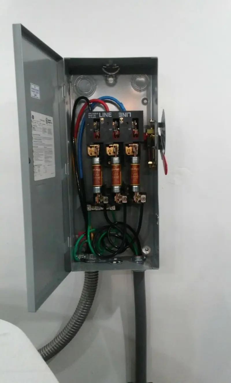 Three-phase disconnect switch installed for Smoke Detector Installation in La Riviera